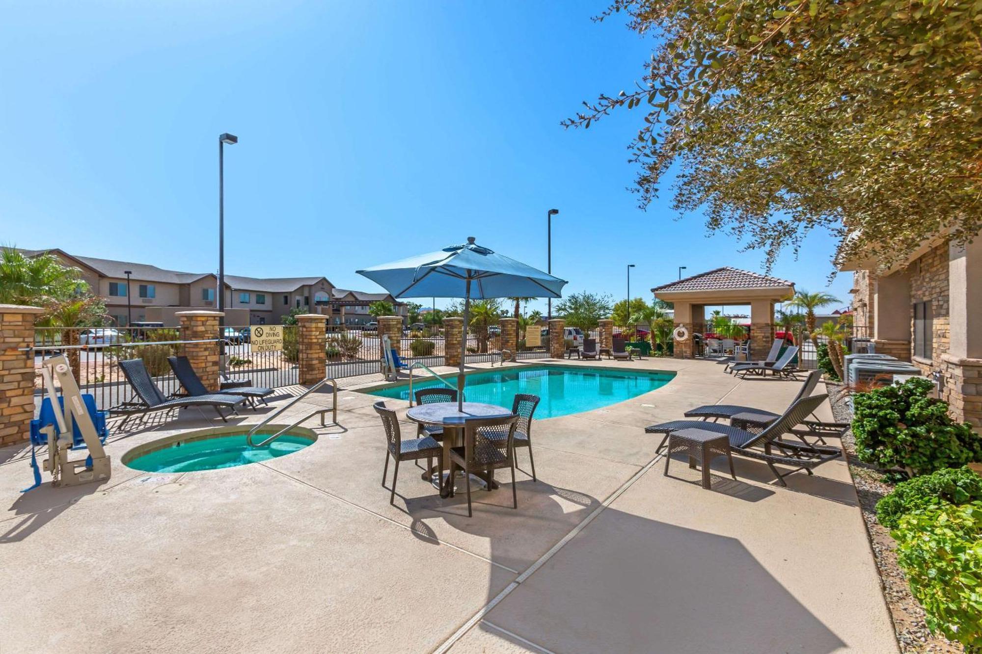 Comfort Inn And Suites Yuma I-8 Exterior foto
