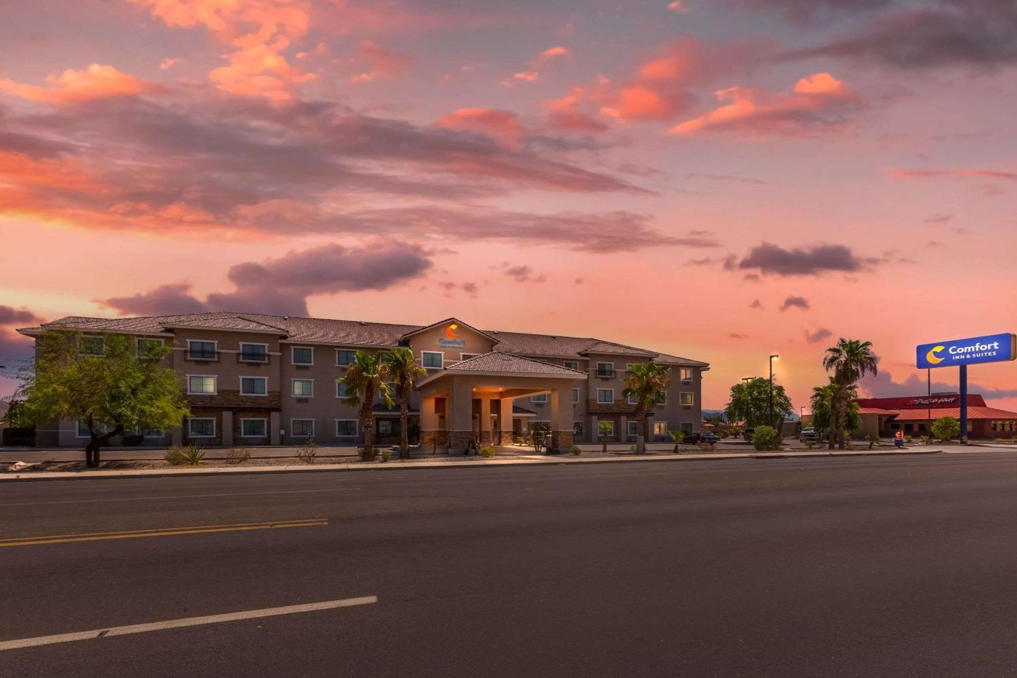 Comfort Inn And Suites Yuma I-8 Exterior foto